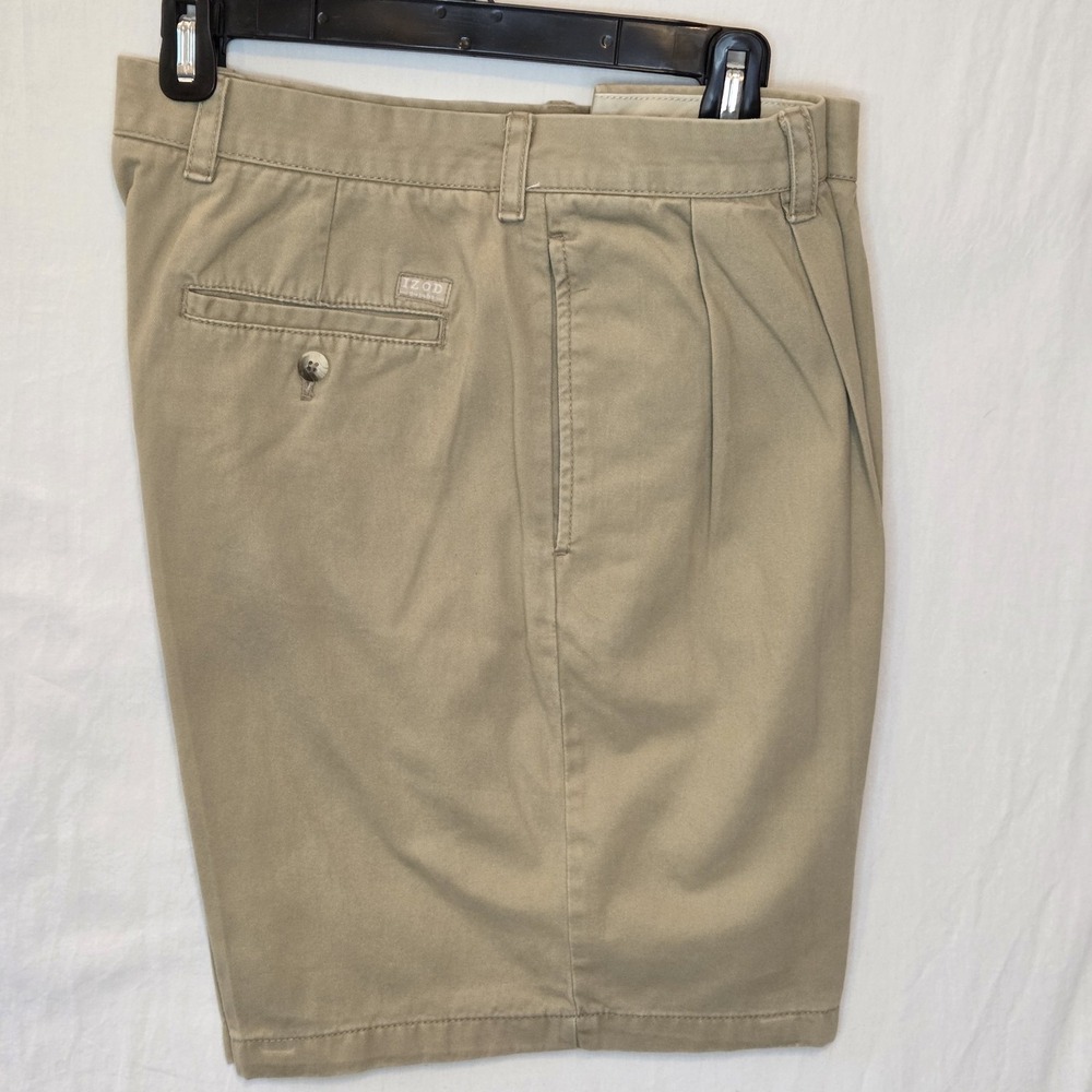 IZOD Mens Khaki Tan Pleated Front Chino‎ Shorts 100% Cotton Size 34/36 Casual - Picture 1 of 10